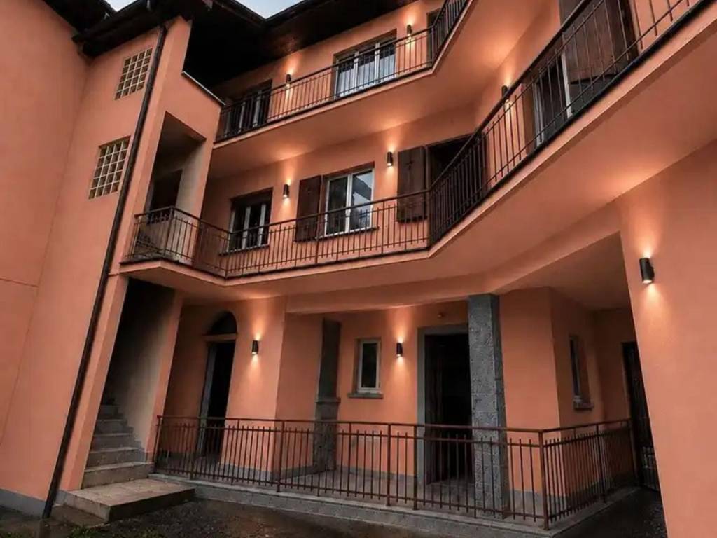 appartamento in vendita a Nebbiuno in zona Fosseno