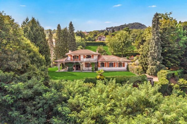 casa indipendente in vendita a Nebbiuno in zona Campiglia