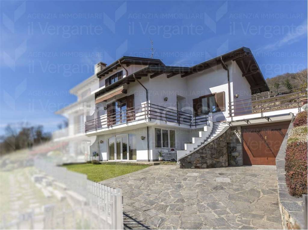 casa indipendente in vendita a Nebbiuno in zona Tapigliano
