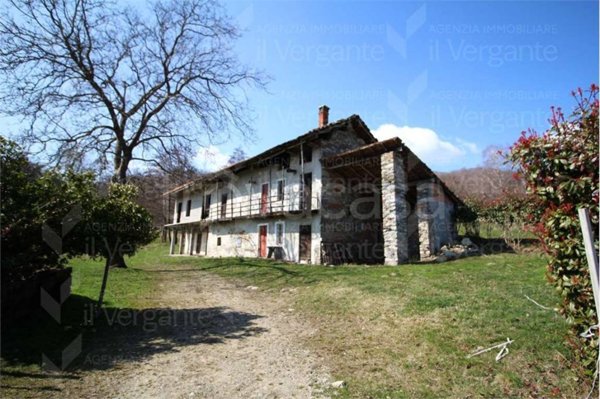 casa indipendente in vendita a Nebbiuno
