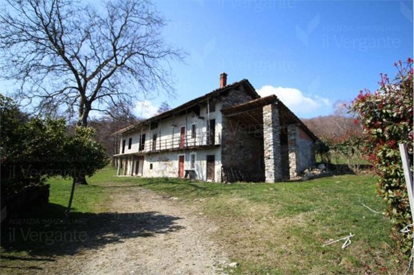 casa indipendente in vendita a Nebbiuno