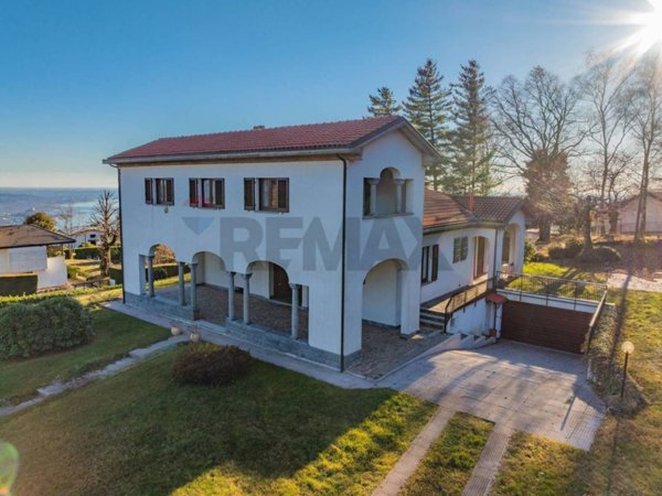 casa indipendente in vendita a Nebbiuno in zona Campiglia