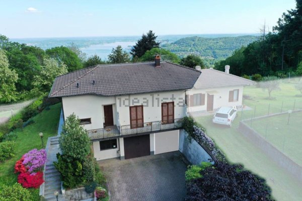 casa indipendente in vendita a Nebbiuno in zona Fosseno