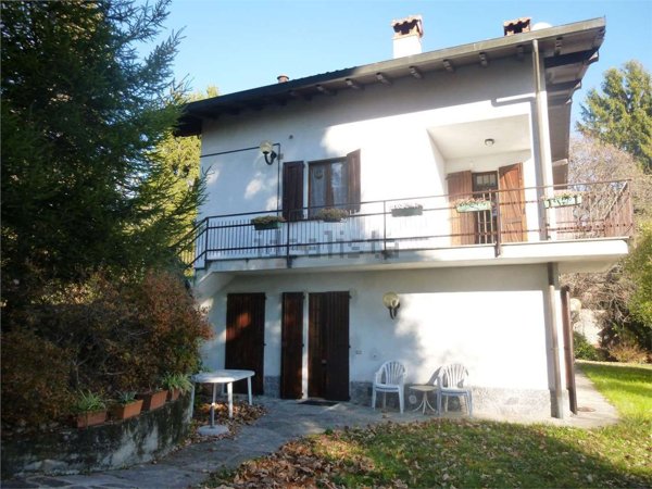 casa indipendente in vendita a Nebbiuno in zona Fosseno