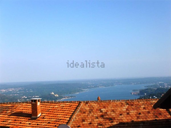 casa indipendente in vendita a Nebbiuno in zona Fosseno