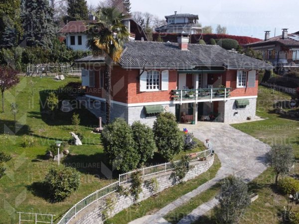 casa indipendente in vendita a Nebbiuno in zona Campiglia
