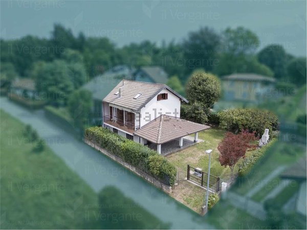 casa indipendente in vendita a Nebbiuno in zona Fosseno