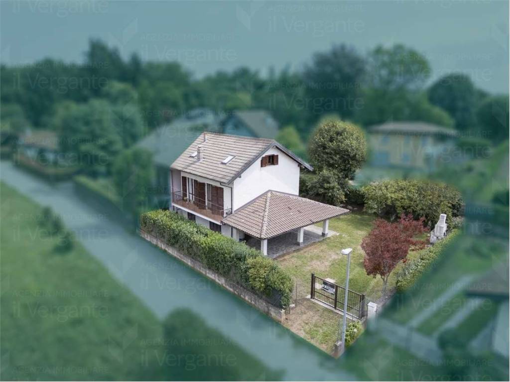 casa indipendente in vendita a Nebbiuno in zona Fosseno