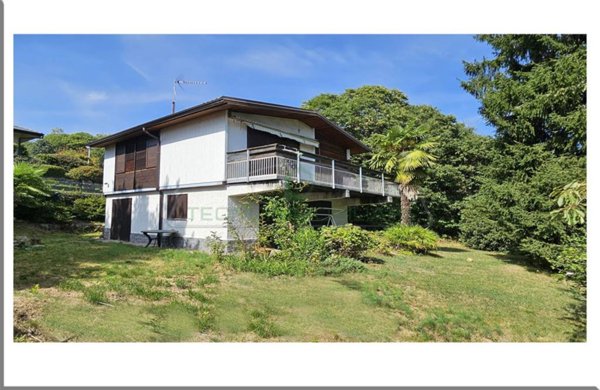 casa indipendente in vendita a Nebbiuno in zona Campiglia