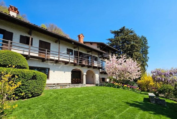 casa indipendente in vendita a Nebbiuno in zona Tapigliano