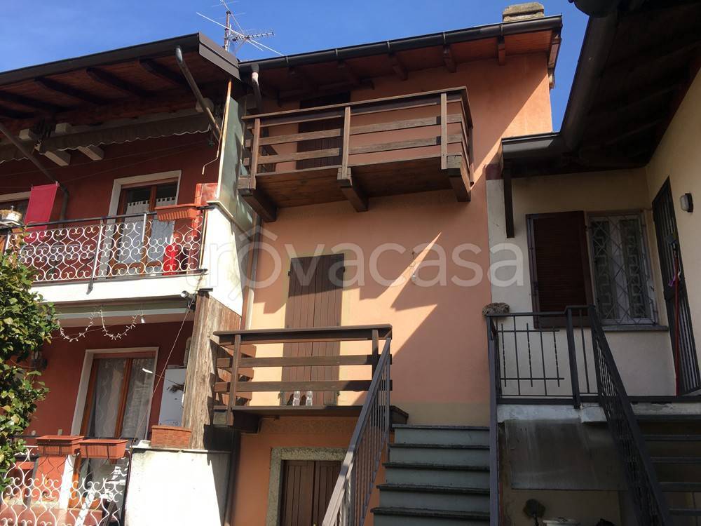 appartamento in vendita a Nebbiuno in zona Campiglia