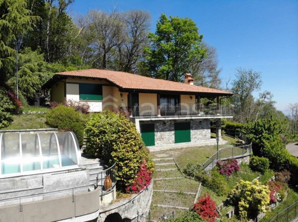 casa indipendente in vendita a Nebbiuno