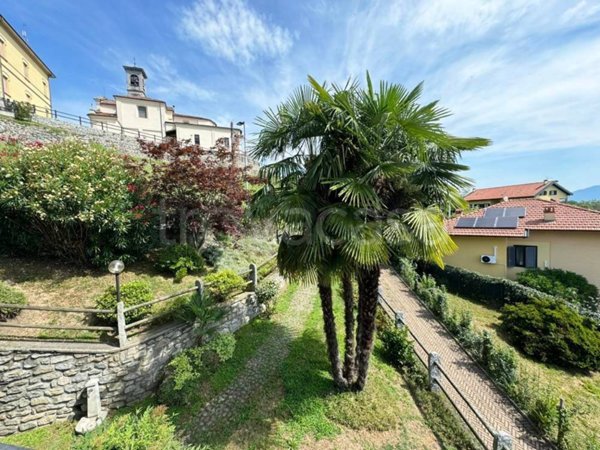 casa indipendente in vendita a Nebbiuno in zona Tapigliano