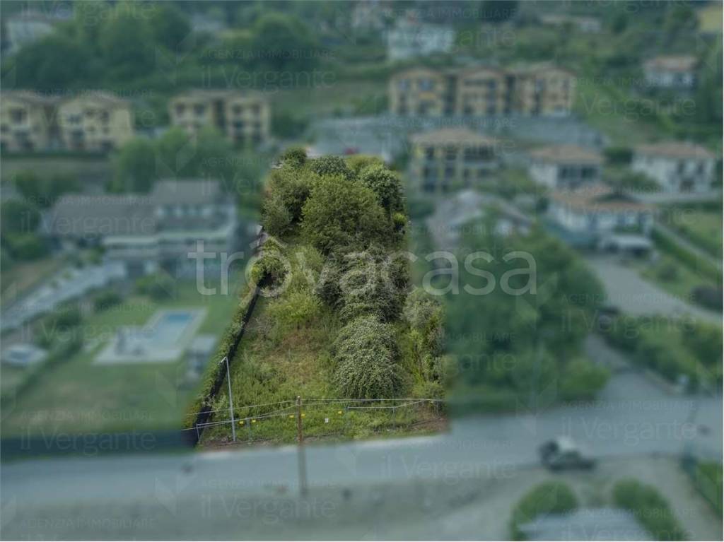 terreno edificabile in vendita a Nebbiuno