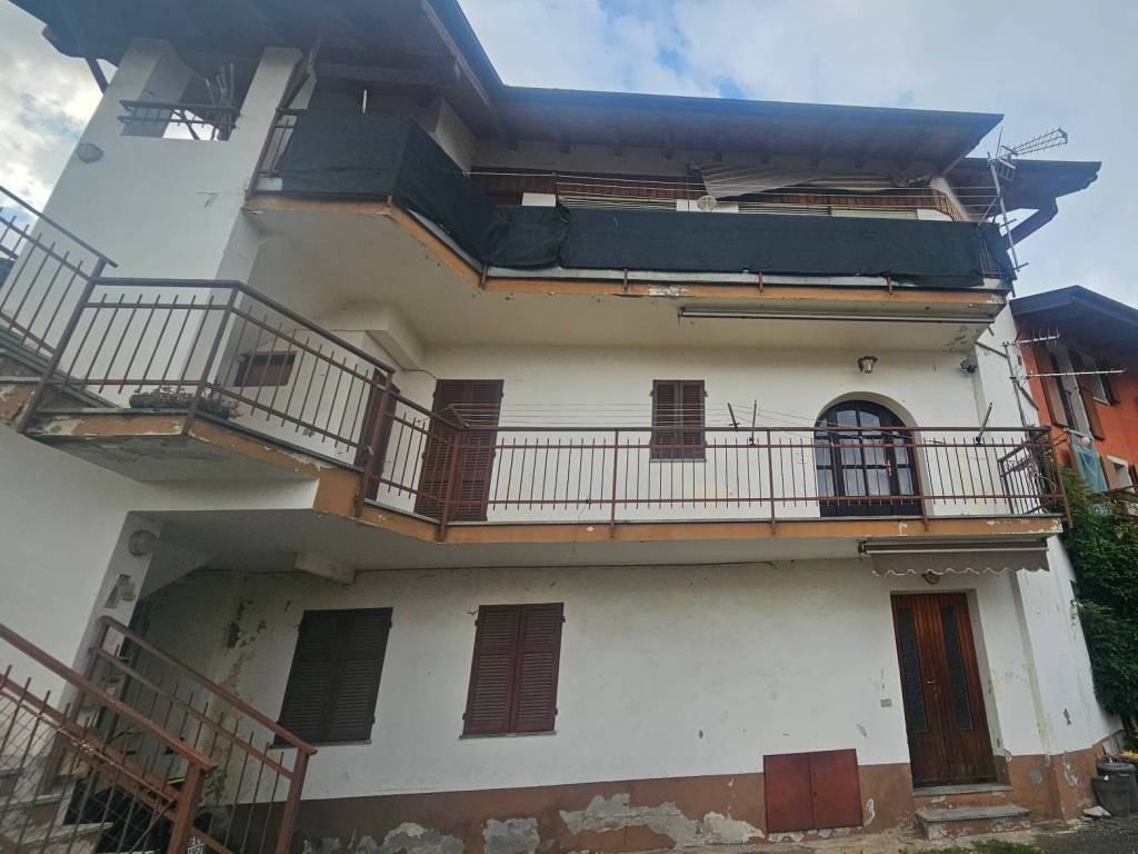 appartamento in vendita a Nebbiuno in zona Fosseno