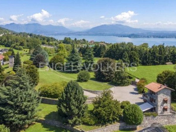 casa indipendente in vendita a Nebbiuno