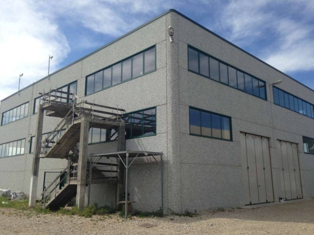 locale commerciale in vendita a Nibbiola