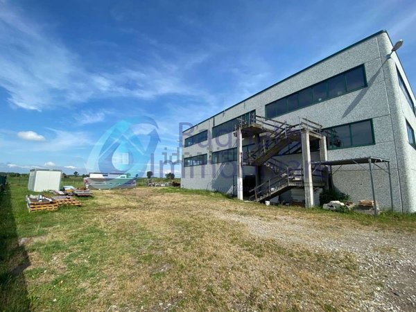 capannone in vendita a Nibbiola