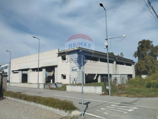 capannone in vendita a Nibbiola