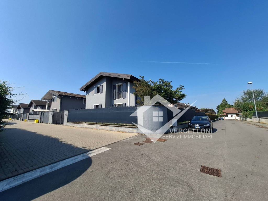 casa indipendente in vendita a Nibbiola