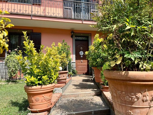 casa indipendente in vendita a Novara in zona Olengo