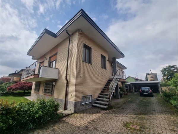 villa in vendita a Novara in zona Torrion Quartara