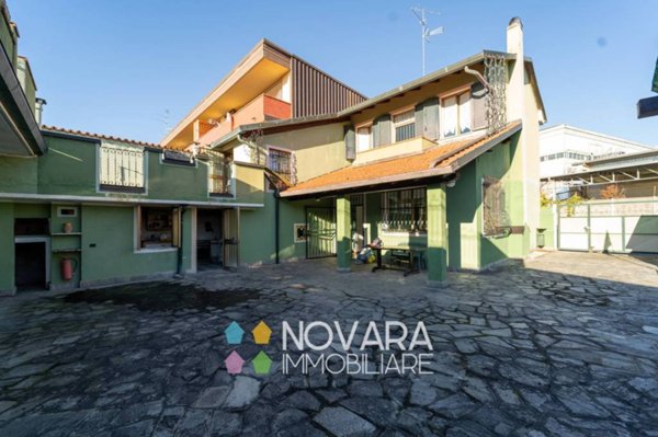 casa indipendente in vendita a Novara