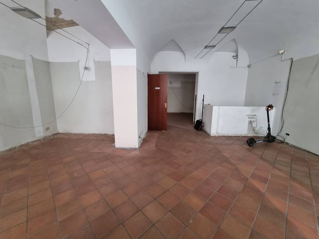 negozio in vendita a Novara in zona Centro Città