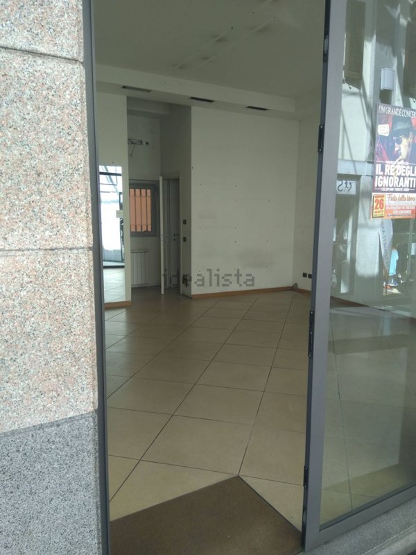 locale commerciale in vendita a Novara in zona Centro Città