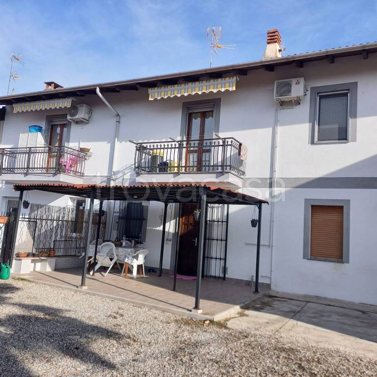 casa indipendente in vendita a Novara in zona Pagliate