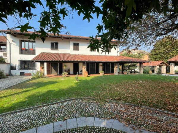 casa indipendente in vendita a Novara in zona Lumellogno