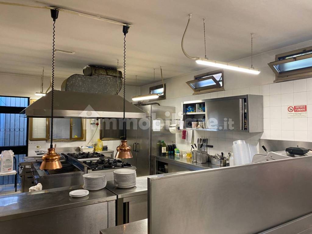 negozio in vendita a Novara in zona zona San Martino