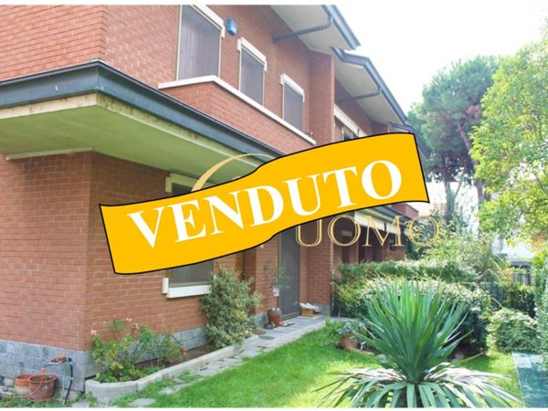 casa indipendente a Novara in zona zona Cittadella - Villaggio Dalmazia