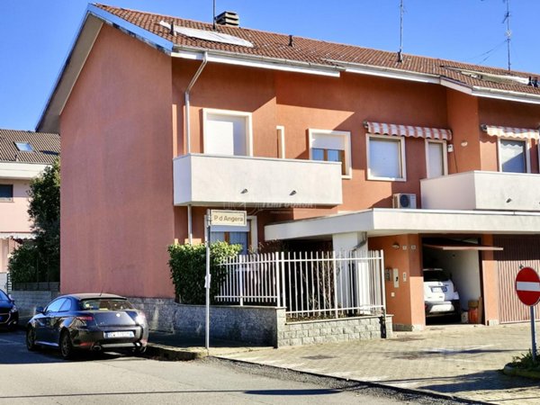 casa indipendente a Novara in zona zona Cittadella - Villaggio Dalmazia