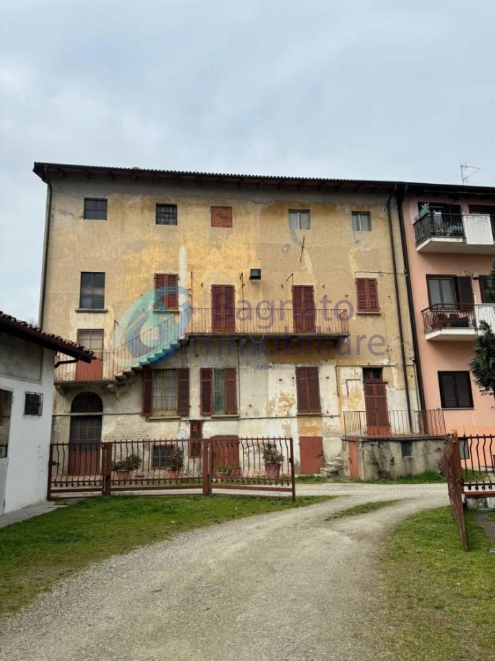 casa indipendente in vendita a Novara in zona Lumellogno
