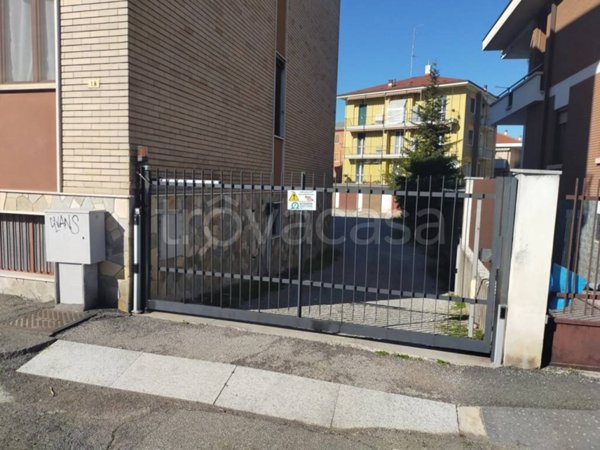 locale di sgombero in vendita a Novara in zona Zona Santa Rita