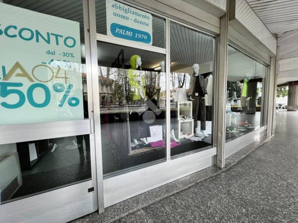 locale commerciale in vendita a Novara in zona Centro Città
