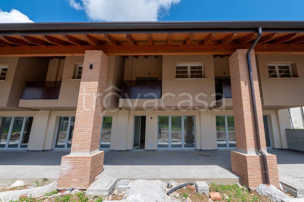 casa indipendente in vendita a Novara in zona Zona Santa Rita