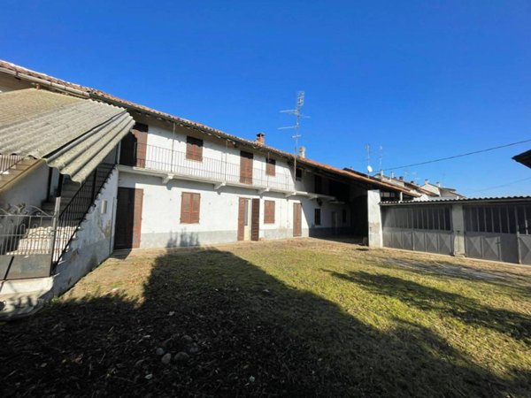 casa indipendente in vendita a Novara in zona Casalgiate
