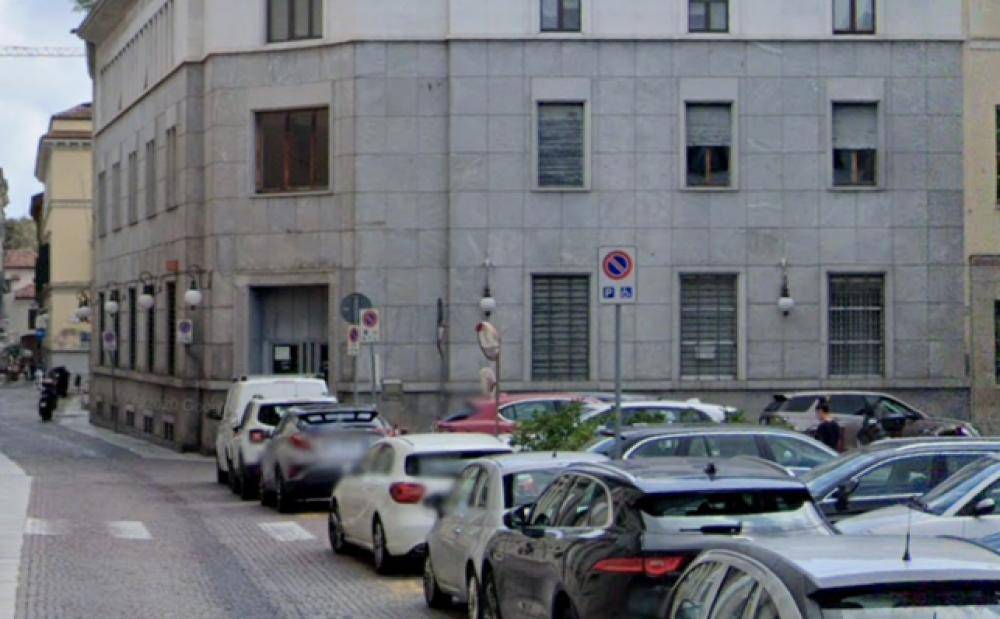 negozio in vendita a Novara in zona Centro Città