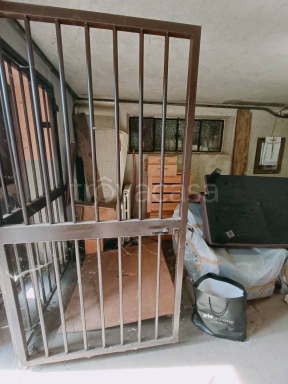 locale di sgombero in vendita a Novara in zona zona Sant'Agabio