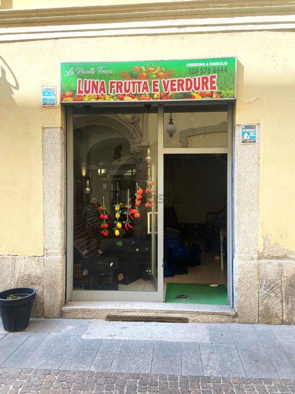 negozio in vendita a Novara