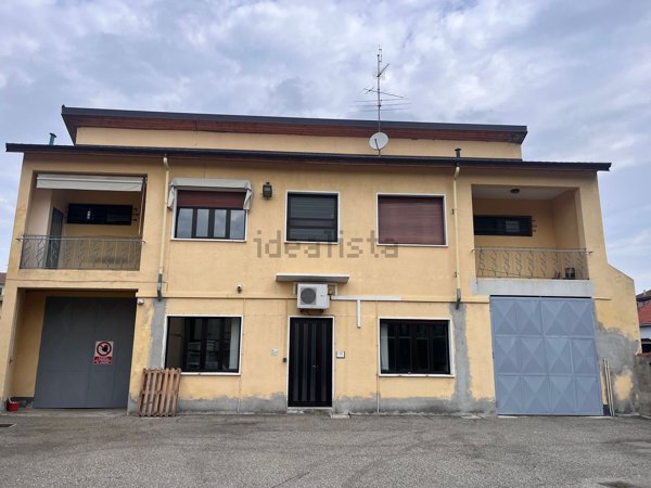 appartamento in vendita a Novara in zona zona Sant'Andrea - San Rocco