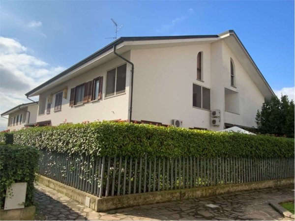 casa indipendente in vendita a Novara in zona zona Sant'Agabio
