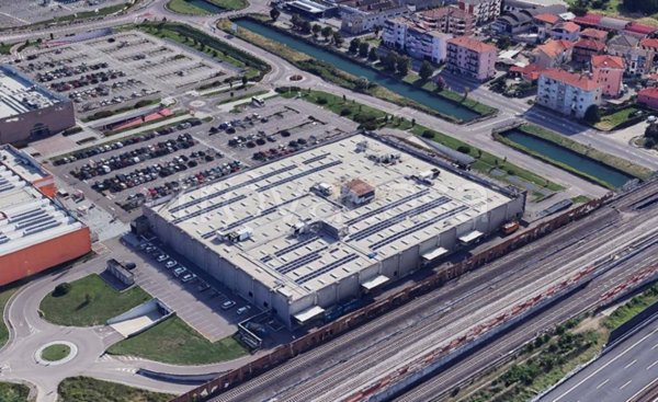 negozio in vendita a Novara in zona zona Sant'Andrea - San Rocco