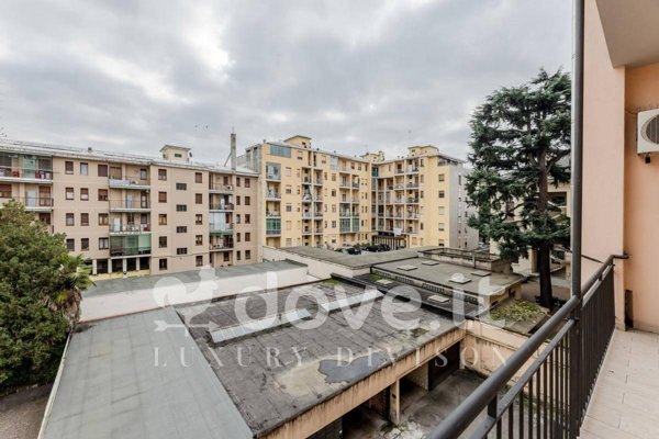 appartamento in vendita a Novara in zona Centro Città