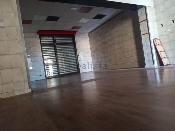 locale commerciale in vendita a Novara in zona zona Bicocca