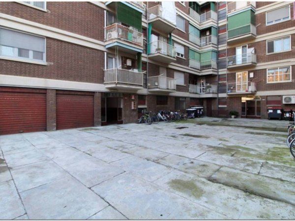 locale commerciale in vendita a Novara in zona zona Agogna - San Paolo