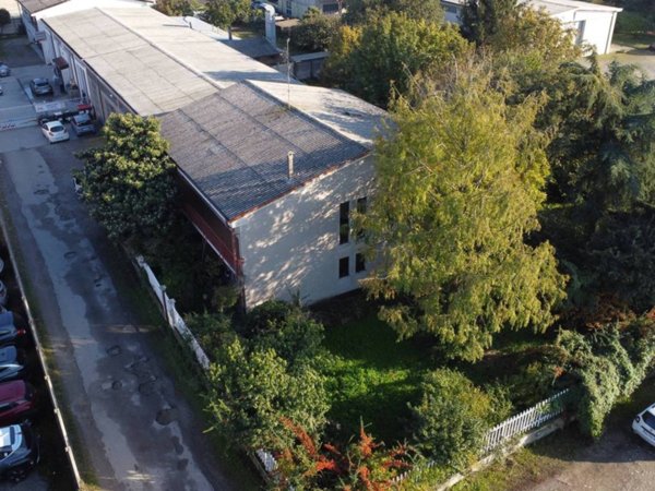 casa indipendente in vendita a Novara in zona Zona Santa Rita