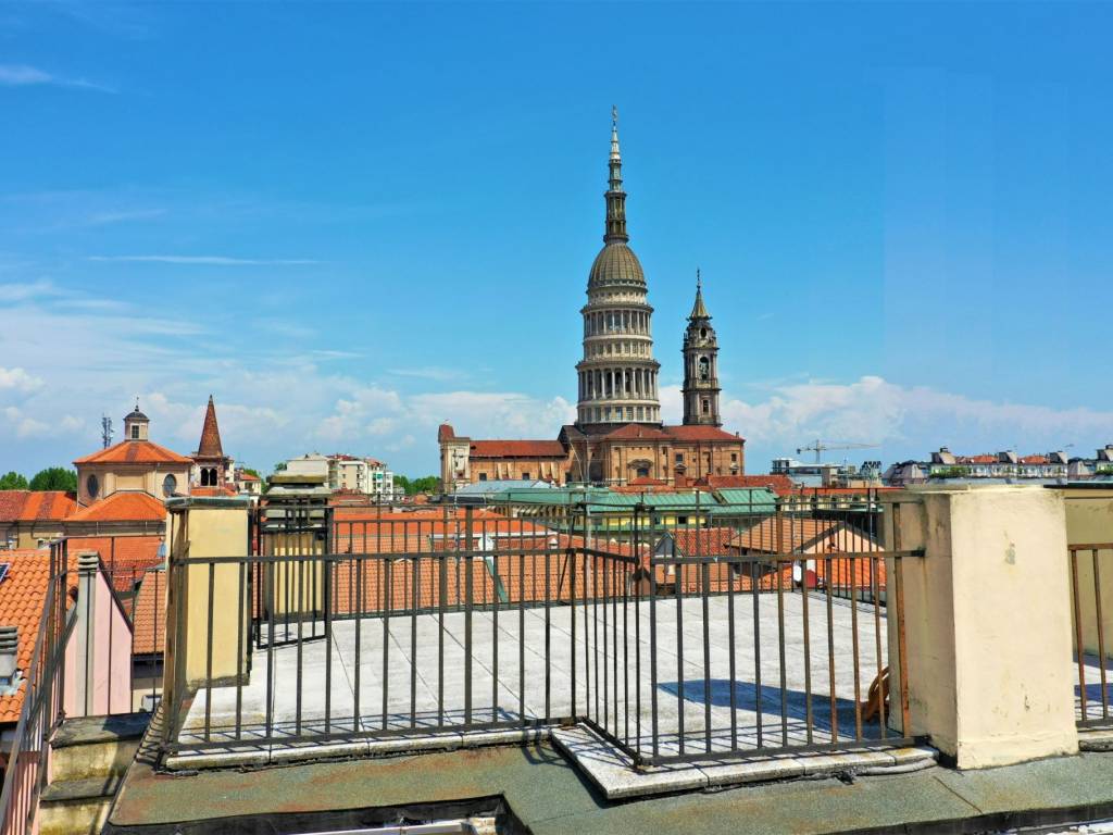 appartamento in vendita a Novara in zona Centro Città